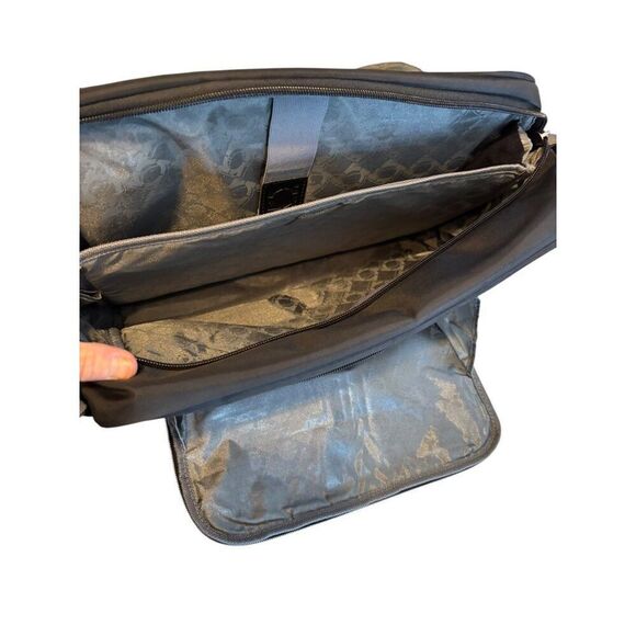 Kenneth Cole Reaction Black Messenger Bag With Multiple Pockets & Adjustable Str - Picture 7 of 16